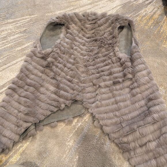 Jocelyn Waterfall rabbit Fur Vest size S in EUC (A) - Picture 6 of 6